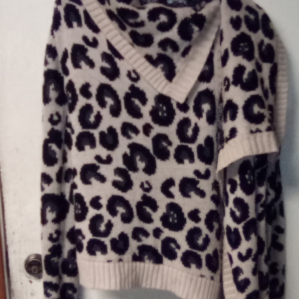 Sweater - Picture 4 of 4